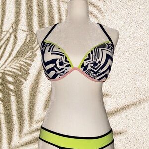 Victoria’s Secret Geometric Patterned Bikini Top